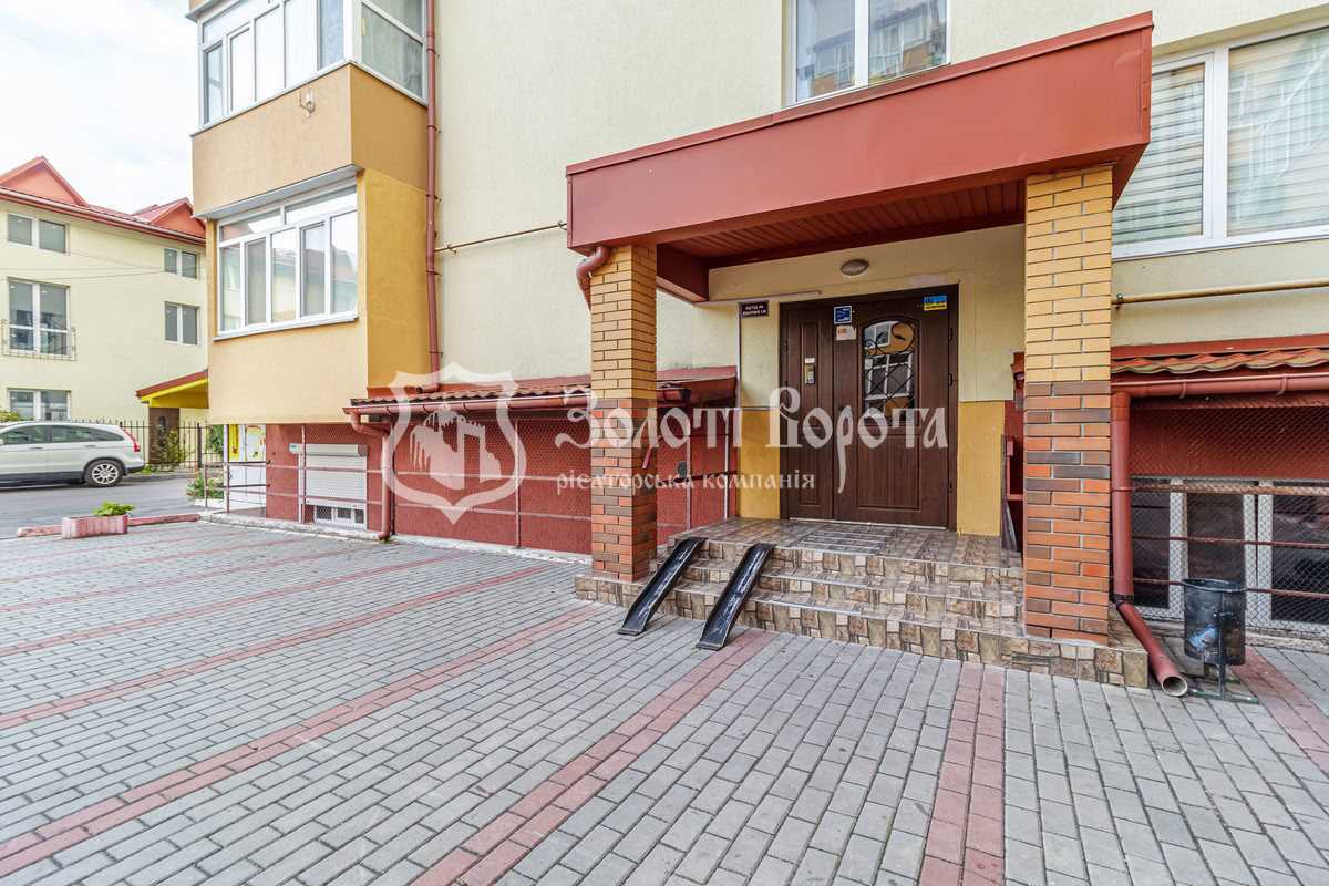 Продаж 3-кімнатної квартири 72.6 м², Машинобудівників вул., 19-21