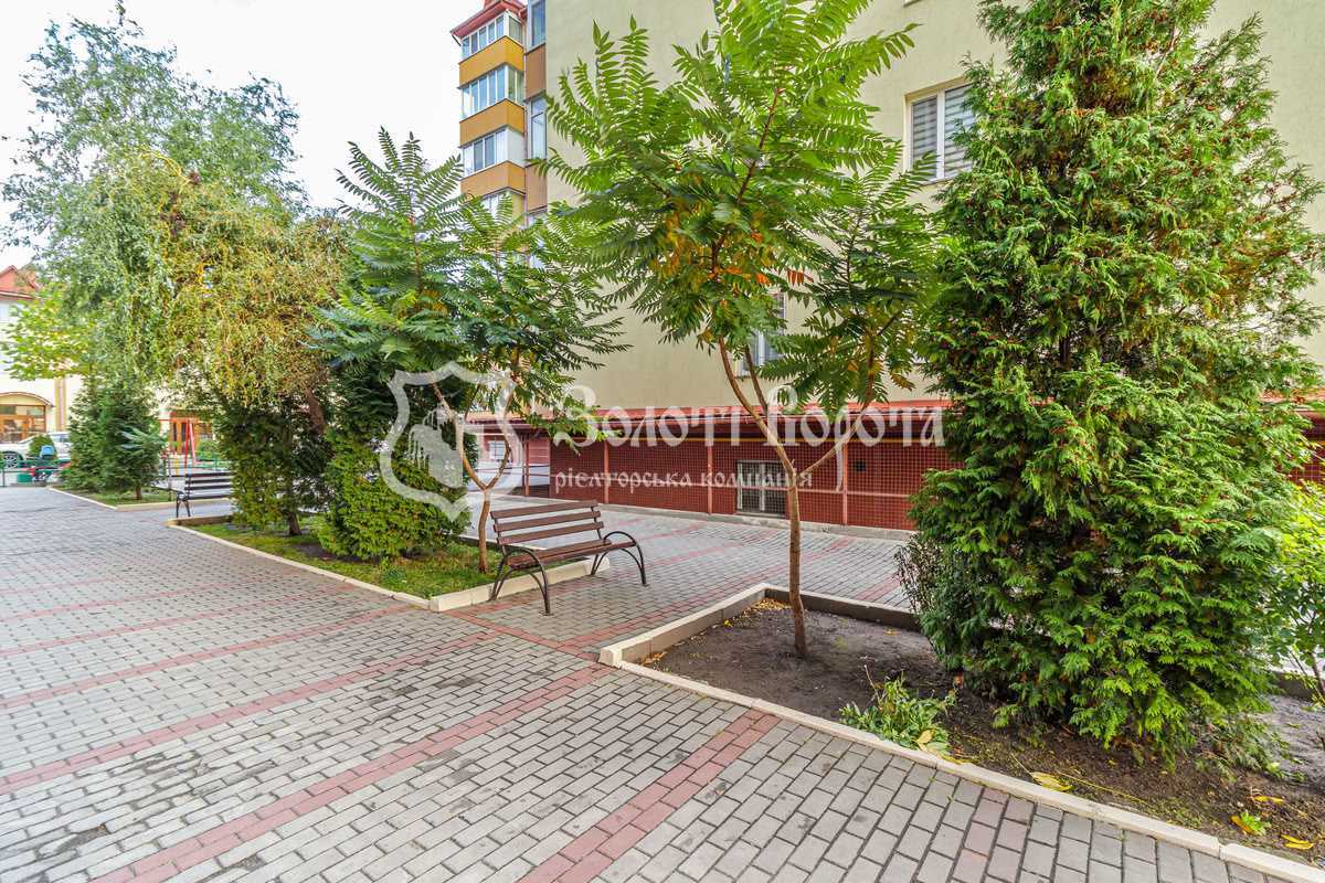 Продаж 3-кімнатної квартири 72.6 м², Машинобудівників вул., 19-21