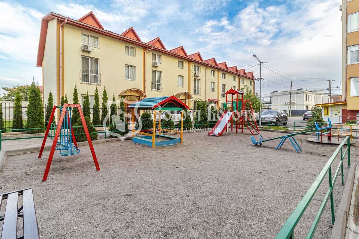 Продаж 3-кімнатної квартири 72.6 м², Машинобудівників вул., 19-21