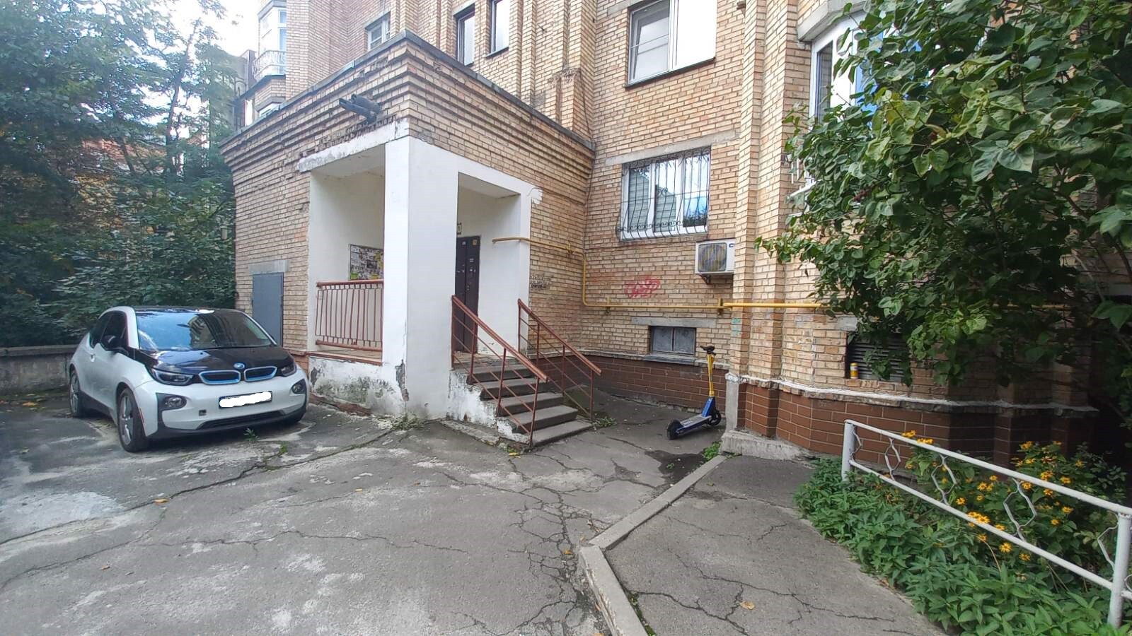 Продаж 2-кімнатної квартири 58 м², Тургенівська вул., 64/68
