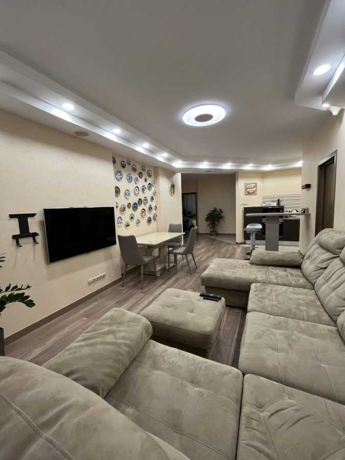 Продаж 3-кімнатної квартири 107 м², Пономарьова вул., 26 К4