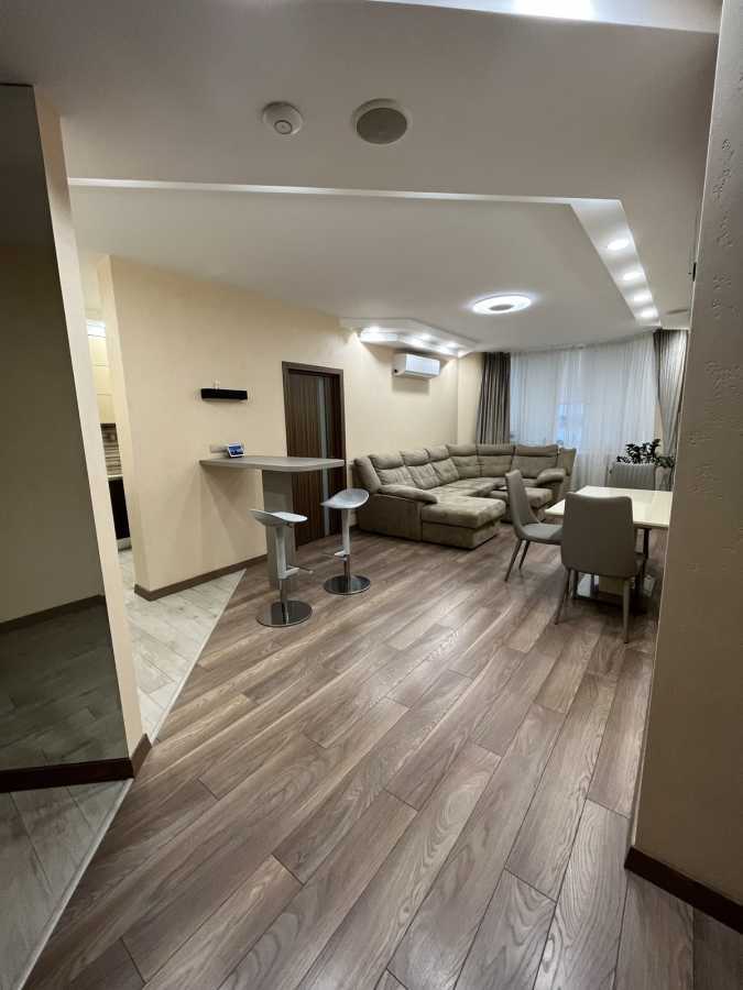 Продаж 3-кімнатної квартири 107 м², Пономарьова вул., 26 К4