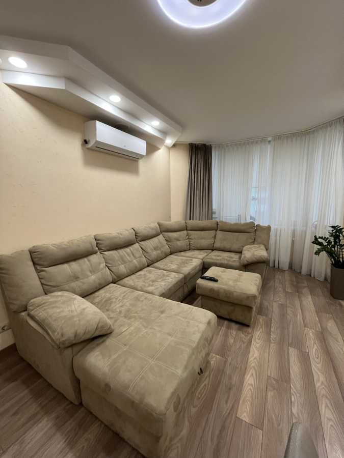Продаж 3-кімнатної квартири 107 м², Пономарьова вул., 26 К4