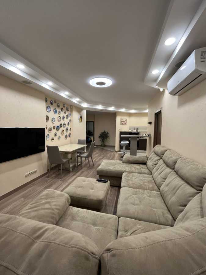 Продаж 3-кімнатної квартири 107 м², Пономарьова вул., 26 К4