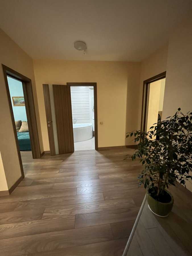 Продаж 3-кімнатної квартири 107 м², Пономарьова вул., 26 К4