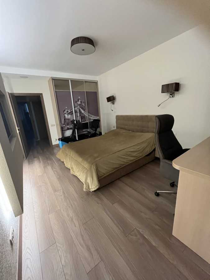 Продаж 3-кімнатної квартири 107 м², Пономарьова вул., 26 К4