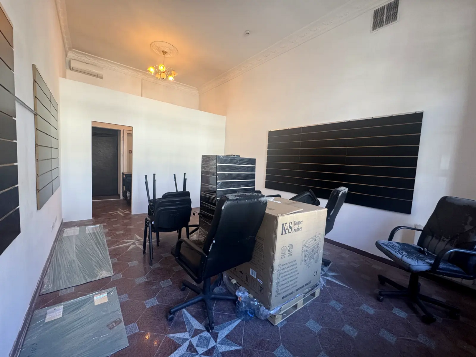 Оренда офісу 30 м², Кирилівська вул., 1