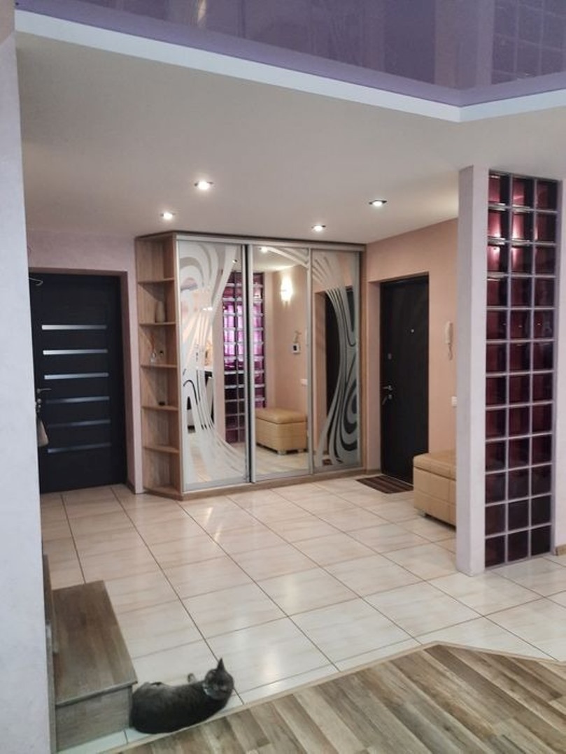 Продаж 5-кімнатної квартири 146 м²