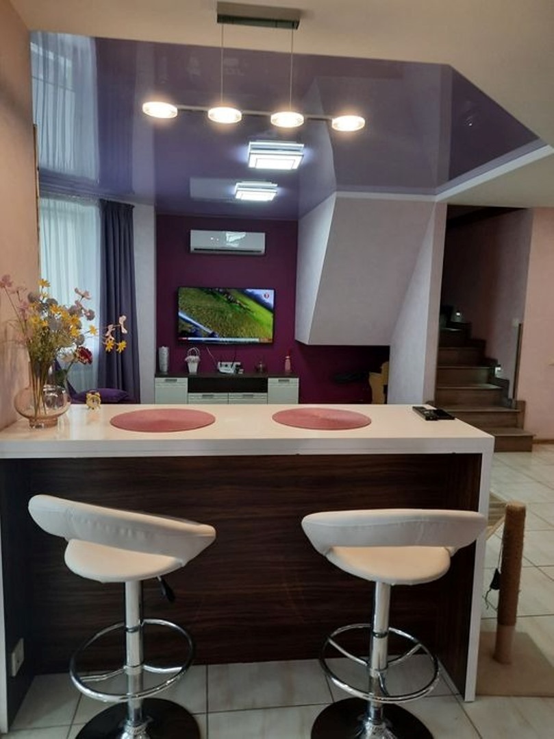 Продаж 5-кімнатної квартири 146 м²