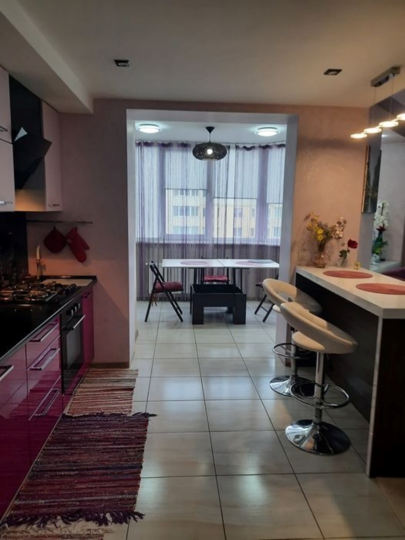 Продаж 5-кімнатної квартири 146 м²