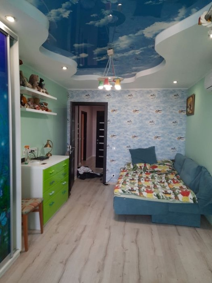 Продаж 5-кімнатної квартири 146 м²