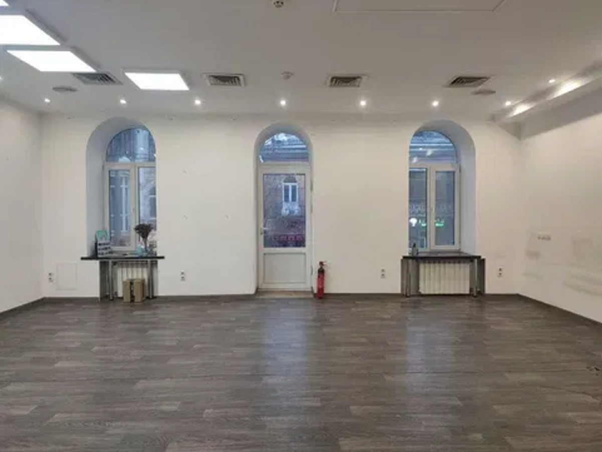 Оренда офісу 110 м², Костянтинівська вул., 21
