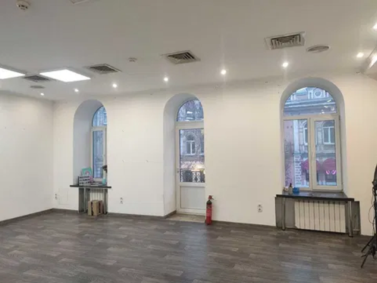 Оренда офісу 110 м², Костянтинівська вул., 21