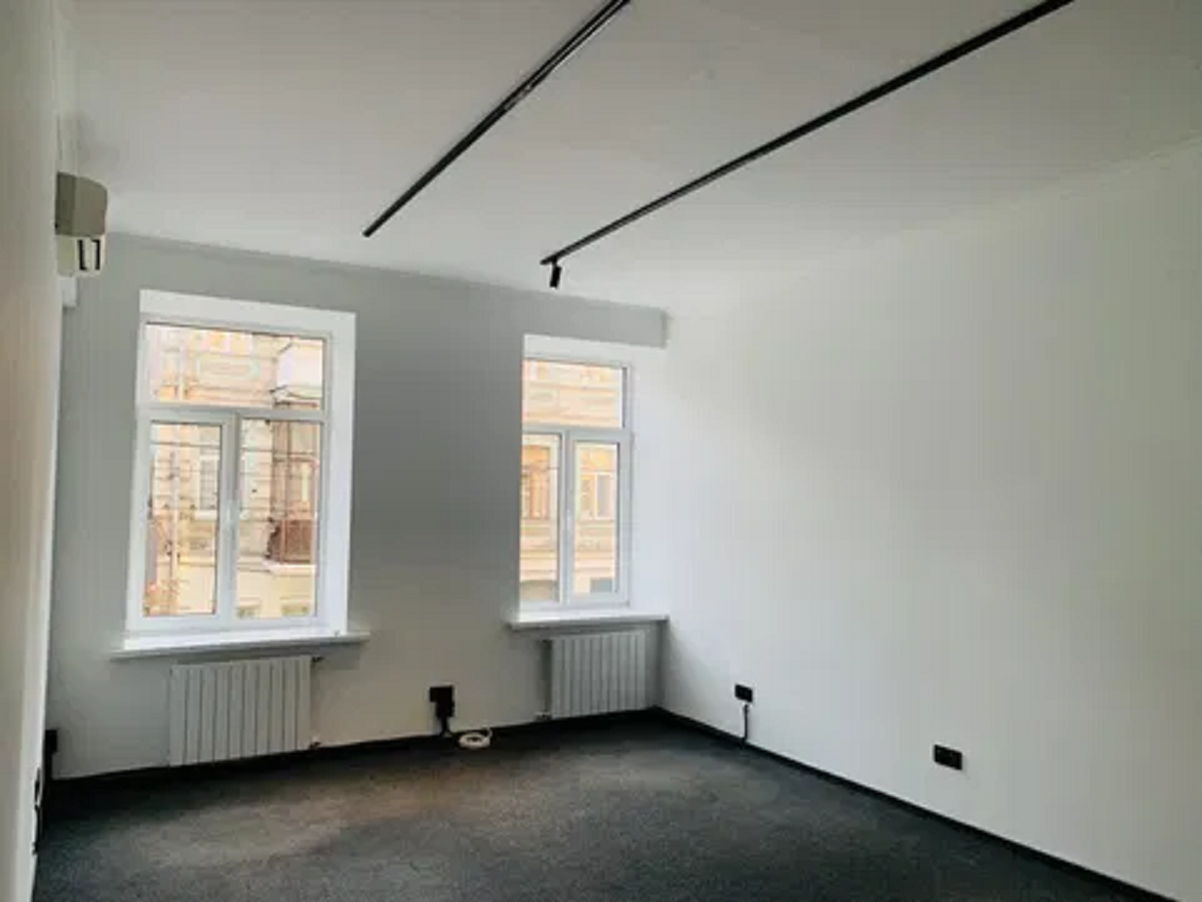 Аренда офиса 60 м², Межигорская ул., 39/20