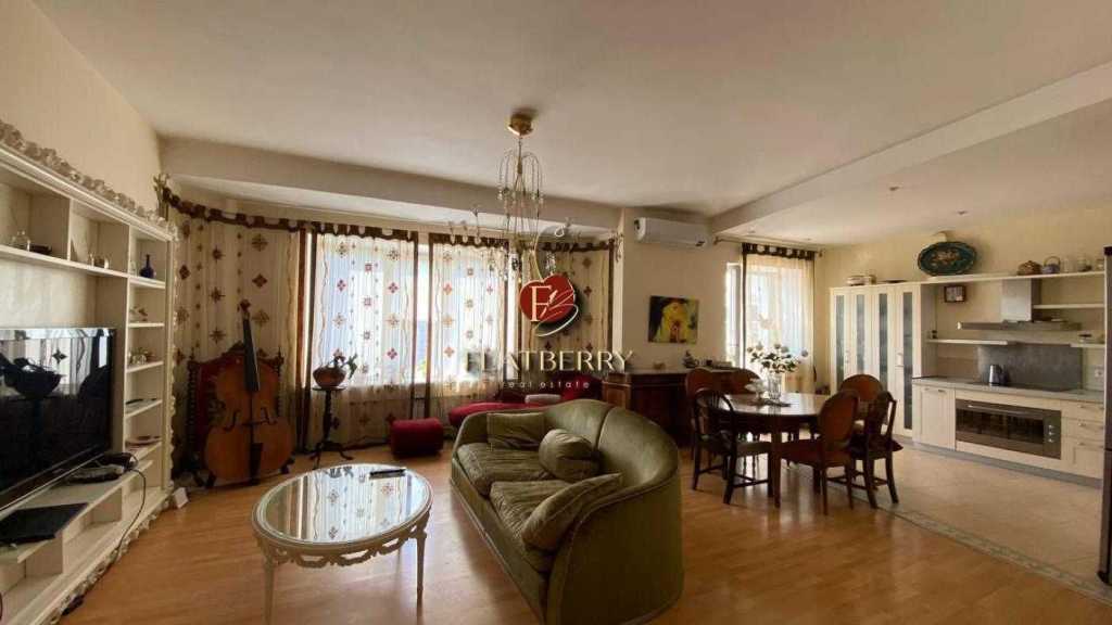 Продаж 5-кімнатної квартири 175 м², Дмитрівська вул., 45