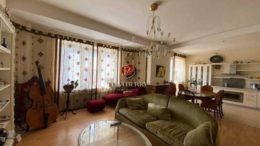 Продаж 5-кімнатної квартири 175 м², Дмитрівська вул., 45