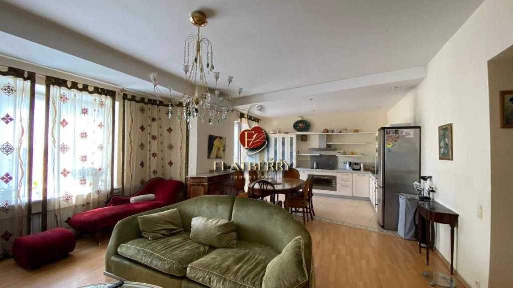 Продаж 5-кімнатної квартири 175 м², Дмитрівська вул., 45