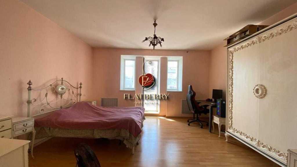 Продаж 5-кімнатної квартири 175 м², Дмитрівська вул., 45