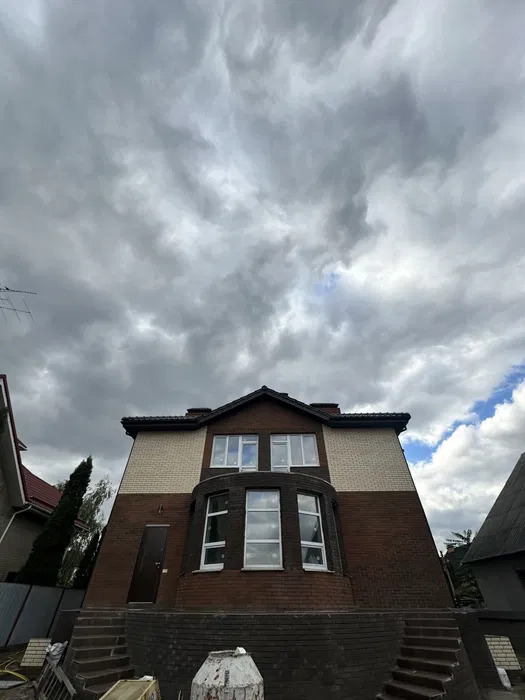 Аренда коттеджа 350 м², Евгения Харченко ул.