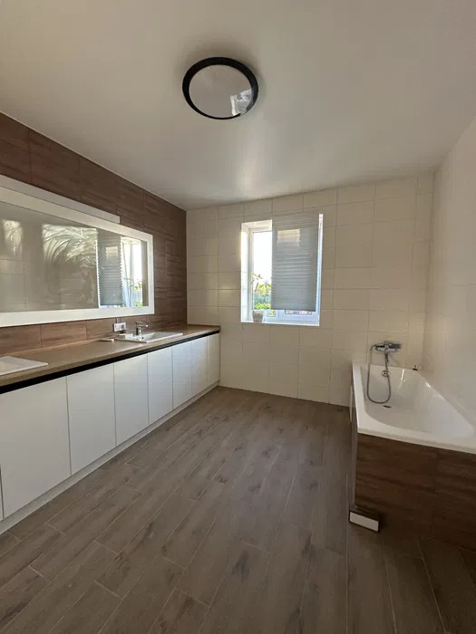 Аренда коттеджа 350 м², Евгения Харченко ул.