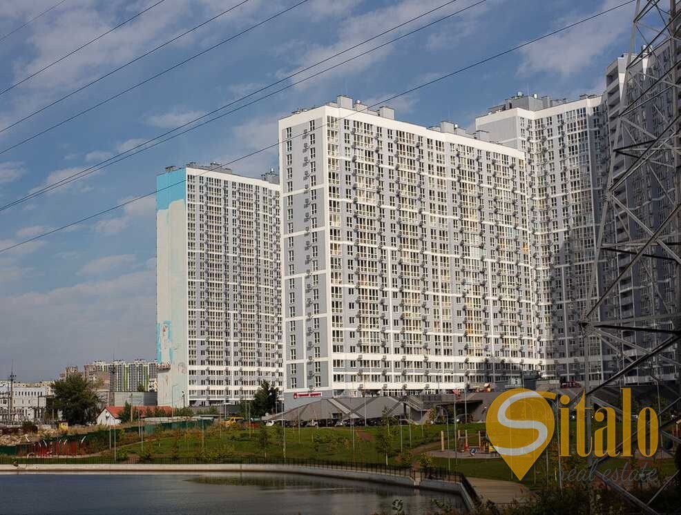 Продаж 3-кімнатної квартири 83 м², Ревуцького вул., 40