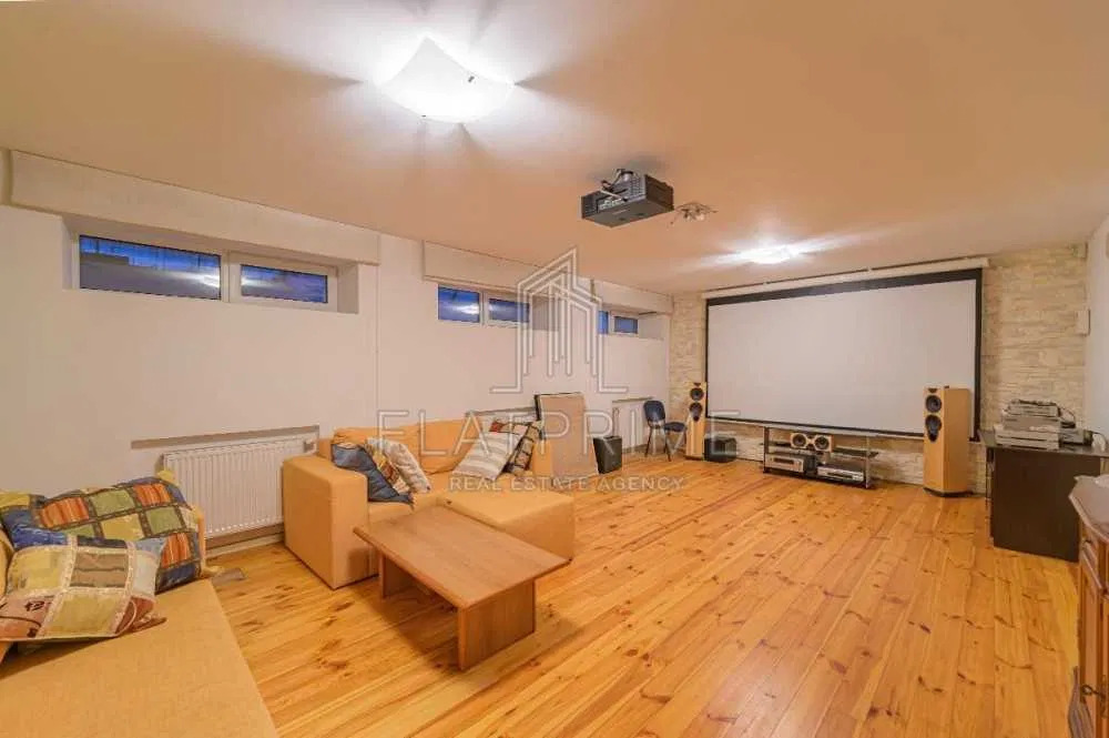 Аренда дома 570 м², 1-я Озерная ул.