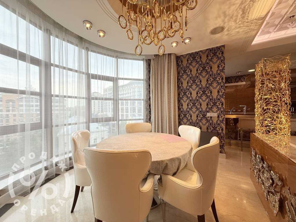 Аренда 4-комнатной квартиры 200 м², Крещатик ул., 27Б