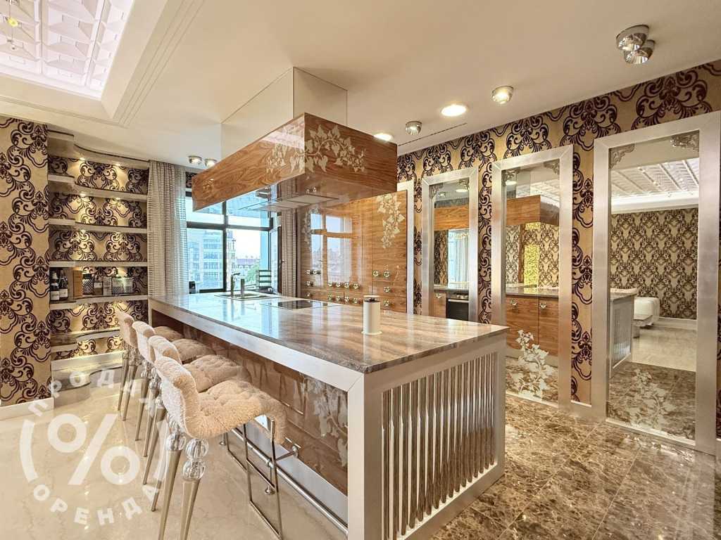 Аренда 4-комнатной квартиры 200 м², Крещатик ул., 27Б