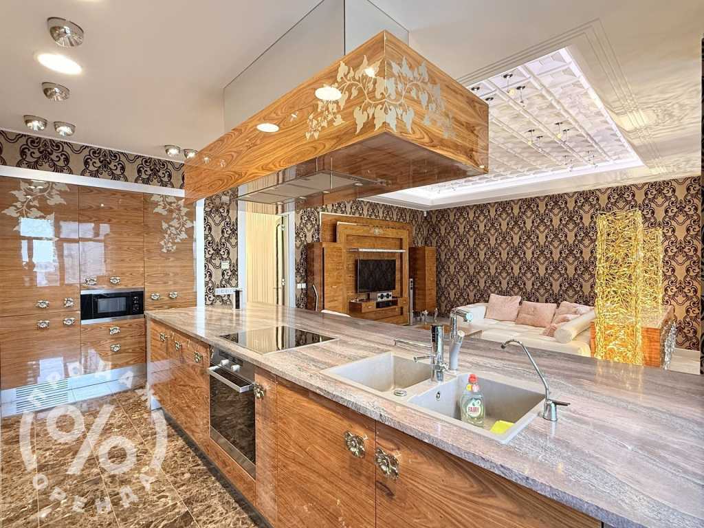 Аренда 4-комнатной квартиры 200 м², Крещатик ул., 27Б