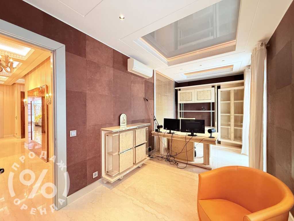 Аренда 4-комнатной квартиры 200 м², Крещатик ул., 27Б