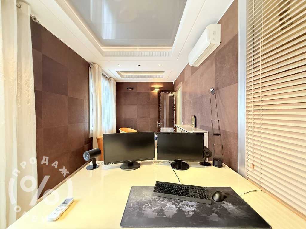 Аренда 4-комнатной квартиры 200 м², Крещатик ул., 27Б