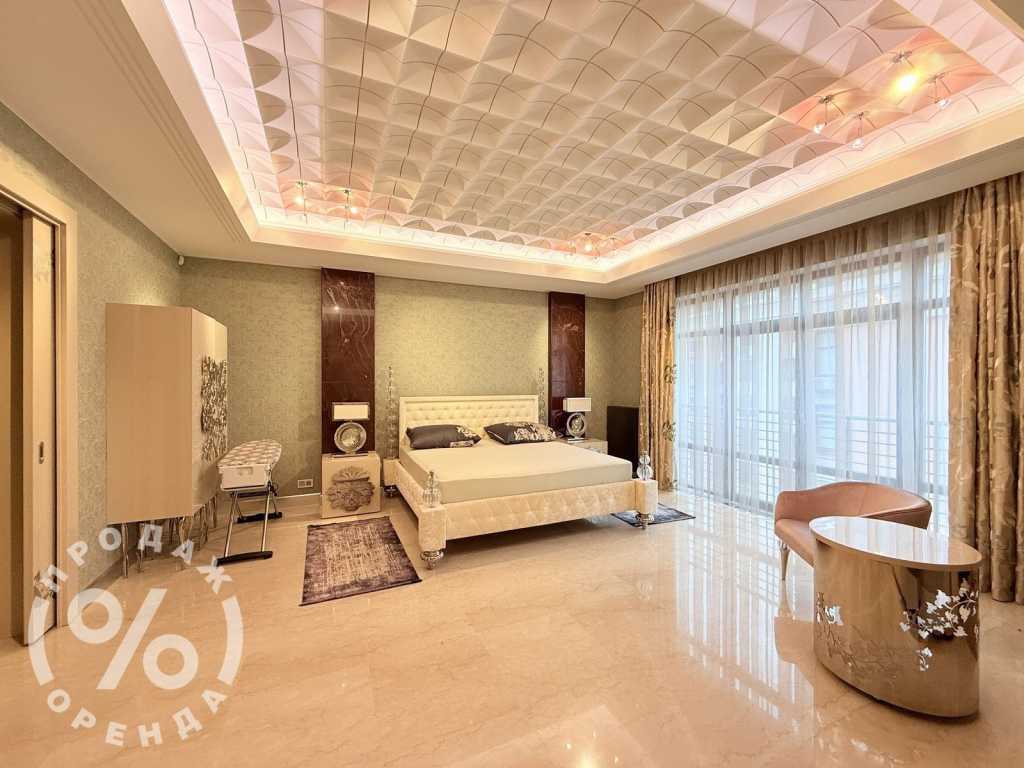 Аренда 4-комнатной квартиры 200 м², Крещатик ул., 27Б