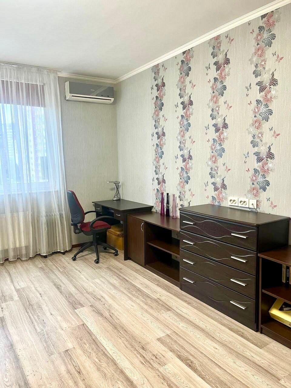 Аренда 1-комнатной квартиры 52 м², Василия Симоненко ул., 5А