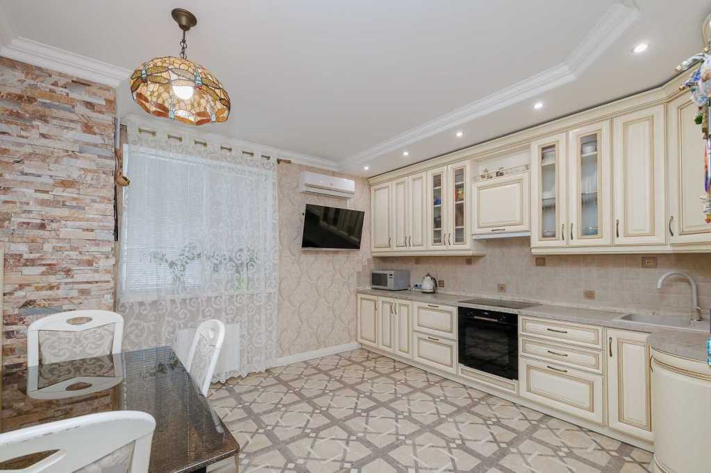 Продажа 3-комнатной квартиры 129.9 м², Курська, 13