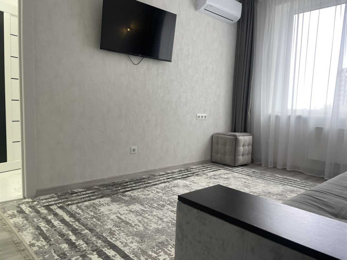 Аренда 1-комнатной квартиры 38 м², Героев Небесной Сотни просп.
