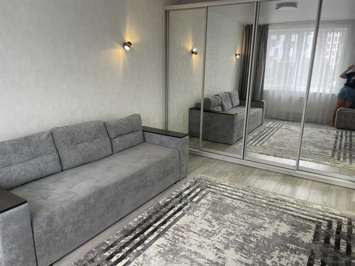 Аренда 1-комнатной квартиры 38 м², Героев Небесной Сотни просп.