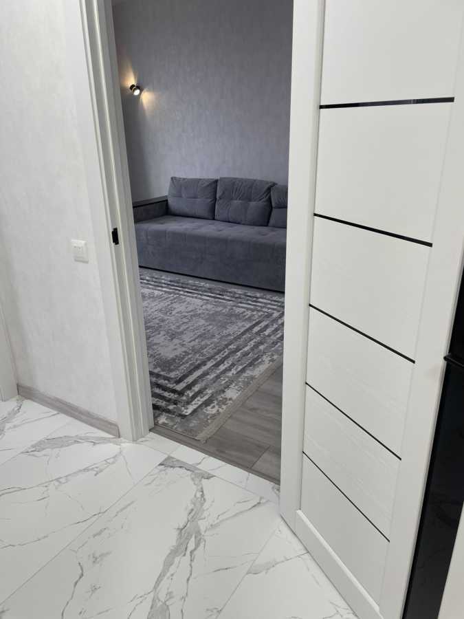 Аренда 1-комнатной квартиры 38 м², Героев Небесной Сотни просп.
