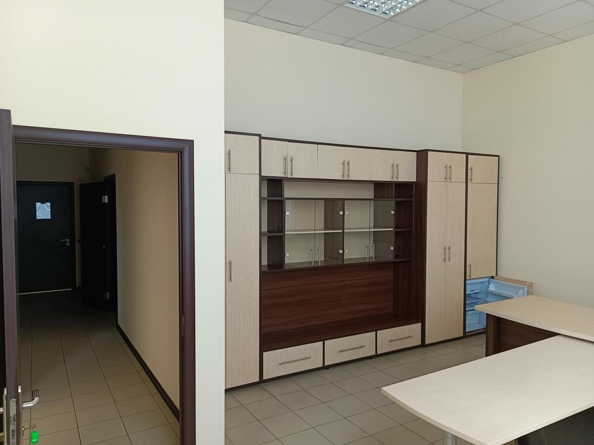 Продаж офісу 1170 м², Харківське шосе