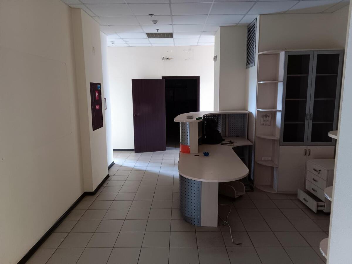Продаж офісу 1170 м², Харківське шосе