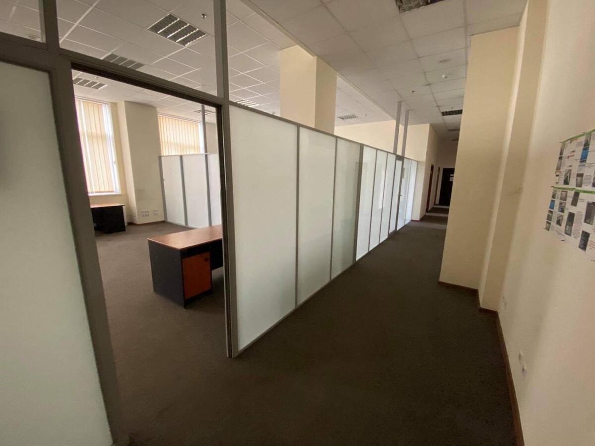 Продаж офісу 1170 м², Харківське шосе