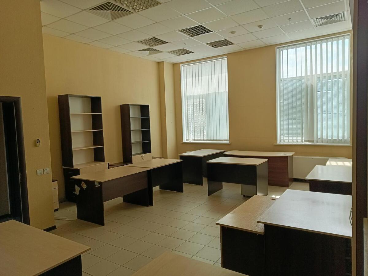 Продаж офісу 1170 м², Харківське шосе