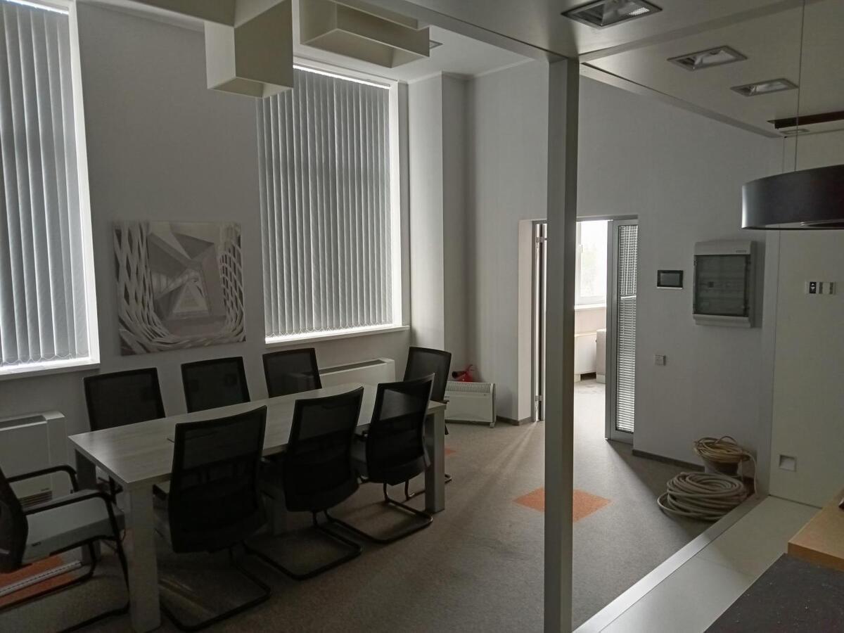 Продаж офісу 1170 м², Харківське шосе