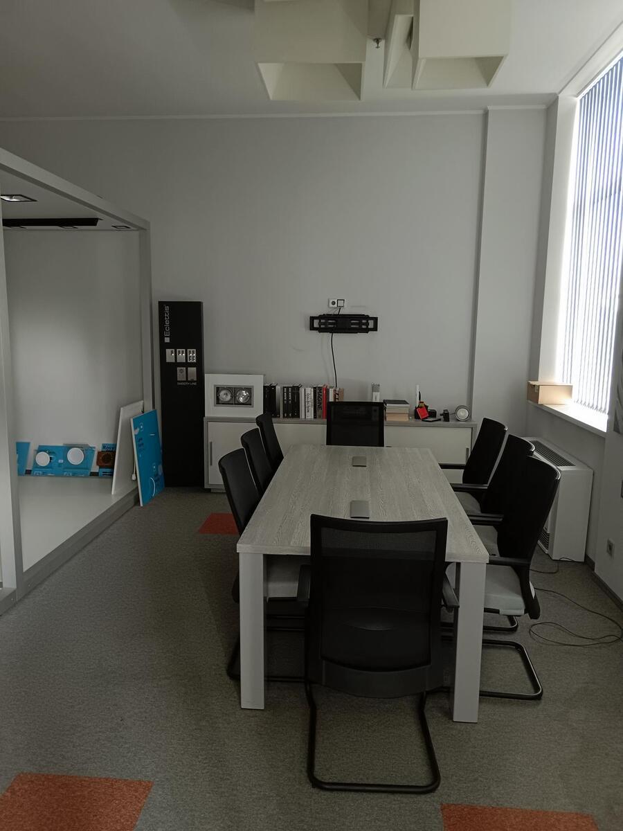 Продаж офісу 1170 м², Харківське шосе