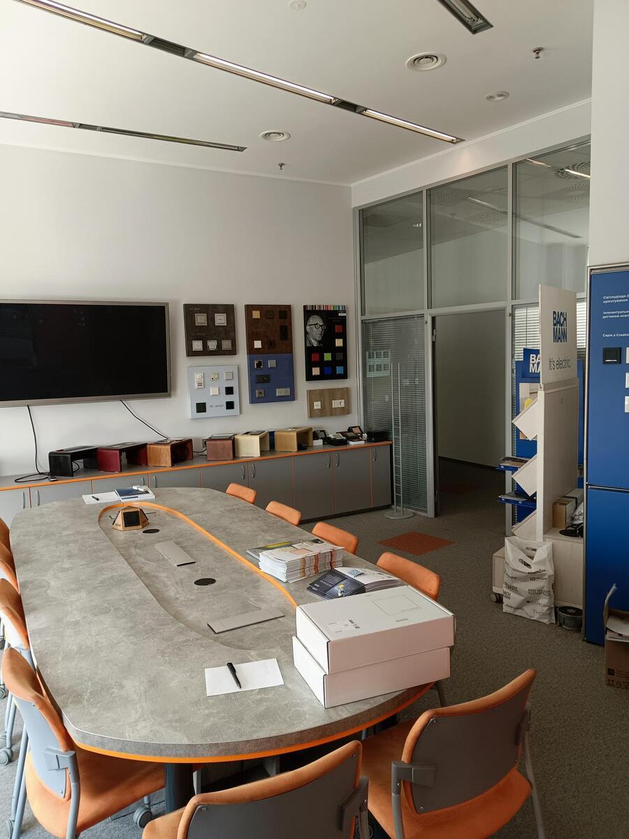Продаж офісу 1170 м², Харківське шосе