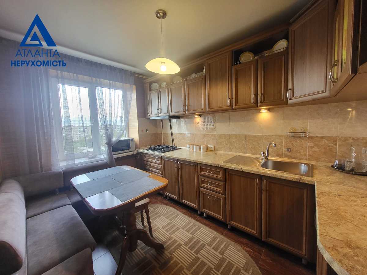 Продажа 3-комнатной квартиры 67 м², Соборности просп., 37Б