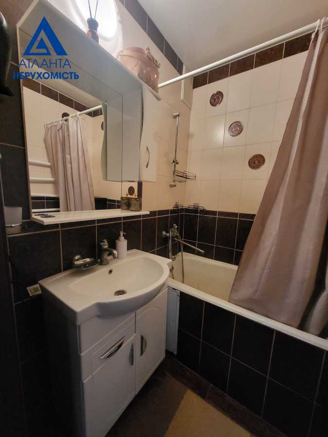 Продажа 3-комнатной квартиры 67 м², Соборности просп., 37Б