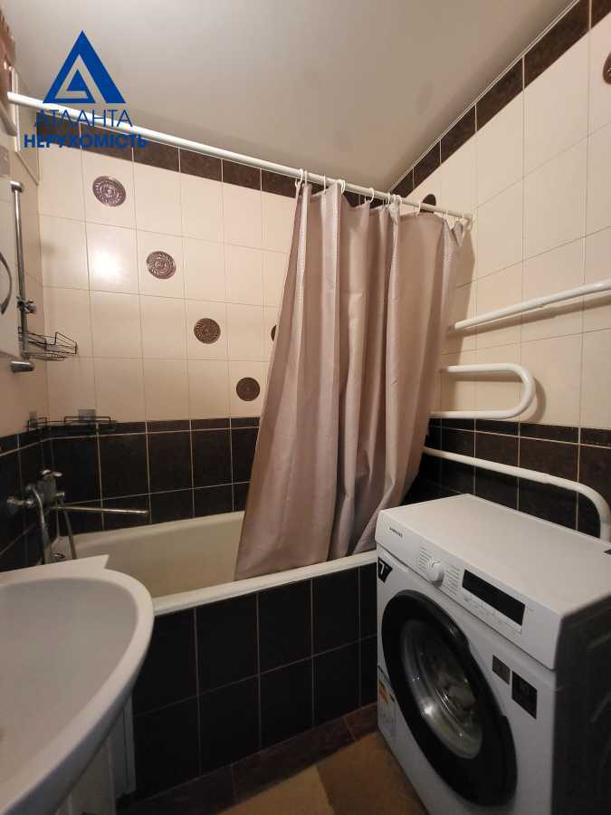 Продажа 3-комнатной квартиры 67 м², Соборности просп., 37Б
