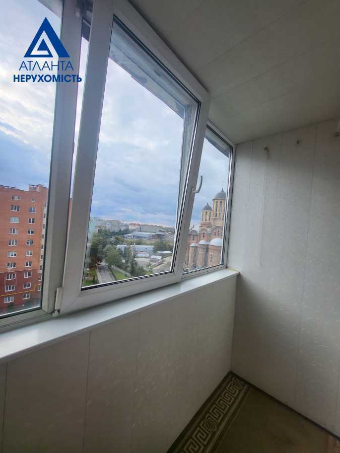 Продажа 3-комнатной квартиры 67 м², Соборности просп., 37Б