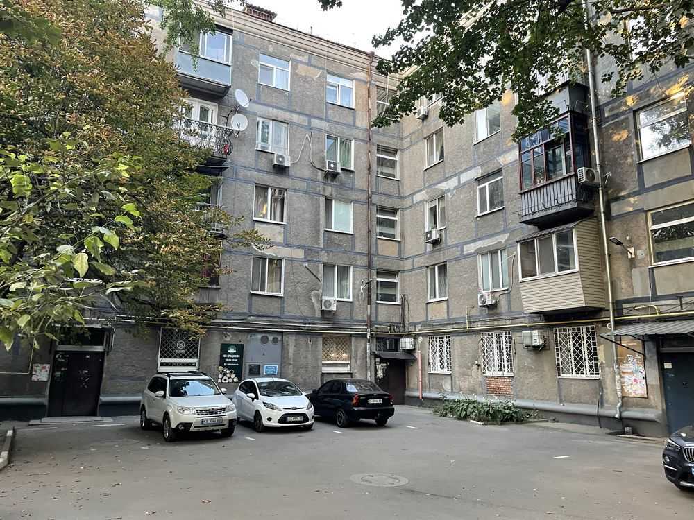 Продаж 1-кімнатної квартири 35 м², Тітова вул., 1
