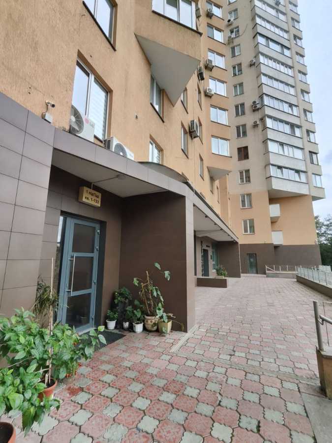 Продаж 1-кімнатної квартири 40 м², Саперно-Слобідська вул., 22